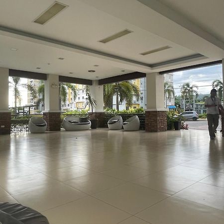 8 Spatial Condominium Davao Stadt Exterior foto