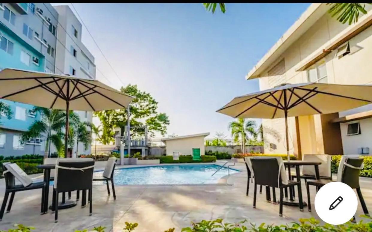 8 Spatial Condominium Davao Stadt Exterior foto