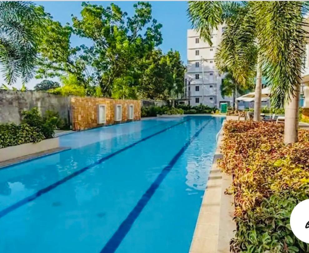 8 Spatial Condominium Davao Stadt Exterior foto