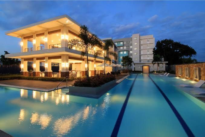 8 Spatial Condominium Davao Stadt Exterior foto