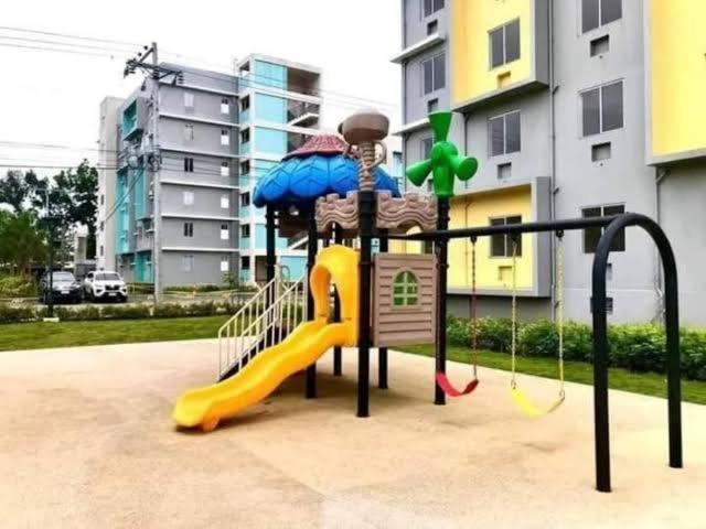 8 Spatial Condominium Davao Stadt Exterior foto
