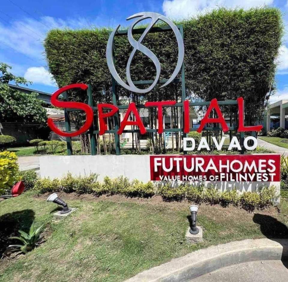 8 Spatial Condominium Davao Stadt Exterior foto