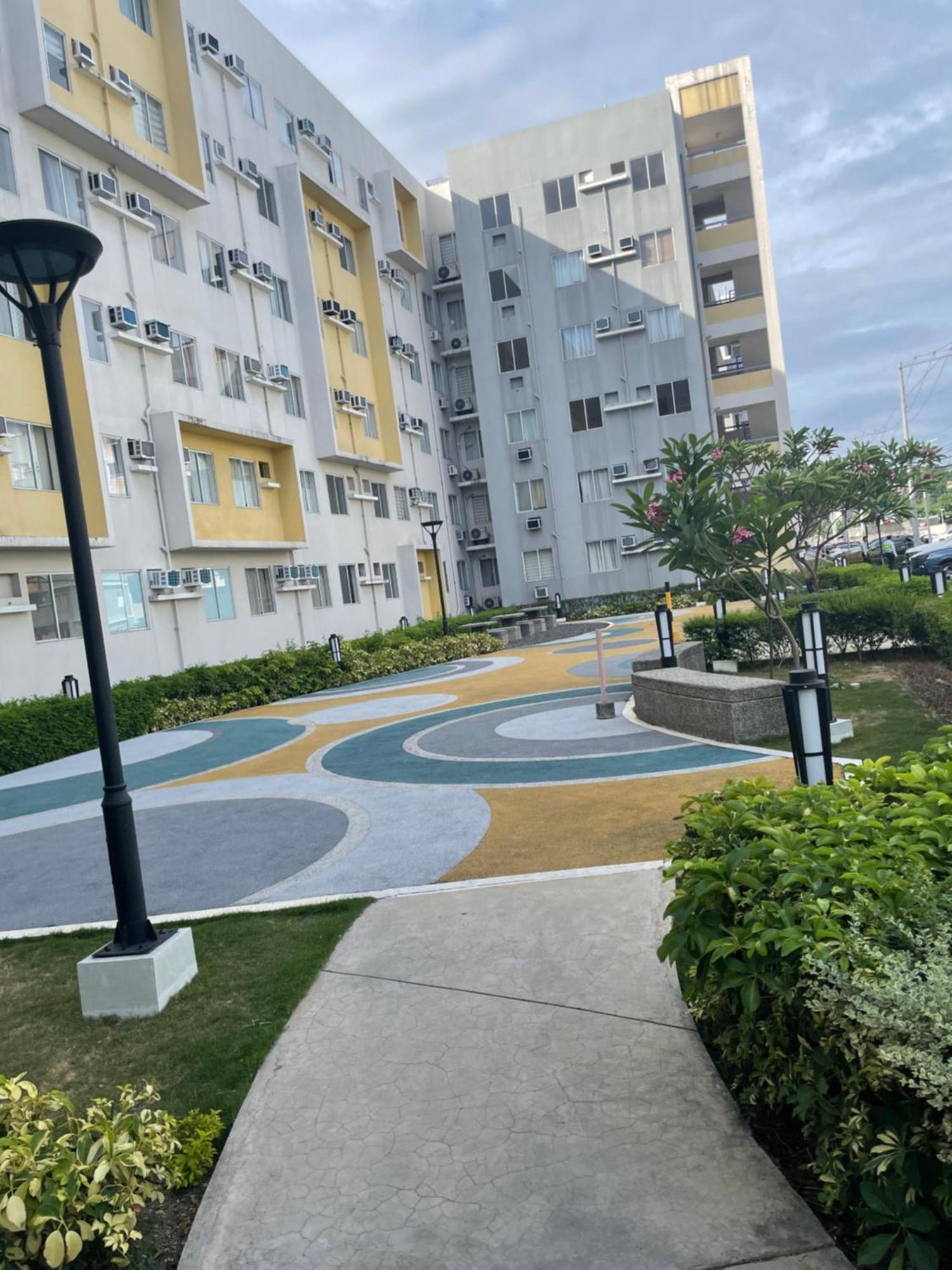 8 Spatial Condominium Davao Stadt Exterior foto